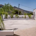 Rosvi Villa *