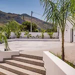 Rosvi Villa *
