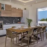 Rosvi Villa *
