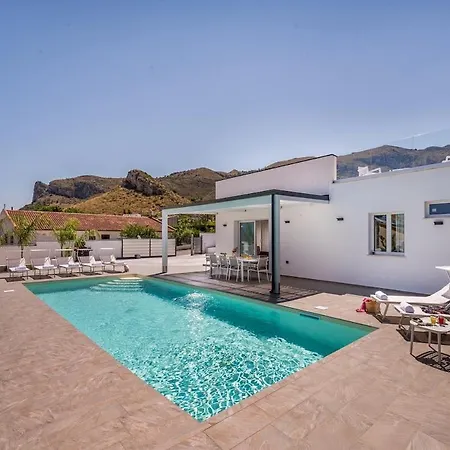 Rosvi Villa *
